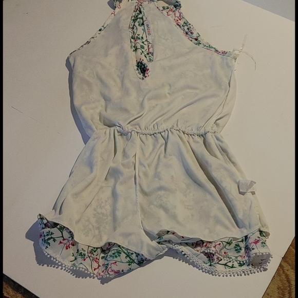 Steezyer size M floral Romper - Picture 9 of 9